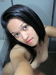 Cute Filipina exgf did some mirror nudes